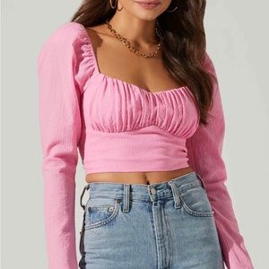 NEVER WORN - Long sleeve sweetheart neck crop top with smocked back in pink.